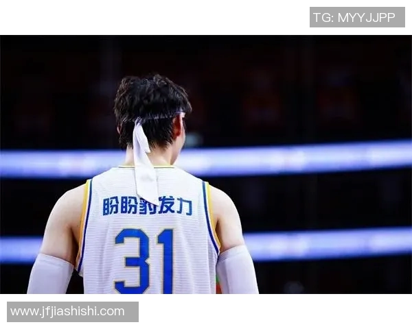 北京足球队的崛起之路：从低谷到巅峰的奋斗历程与荣耀回顾